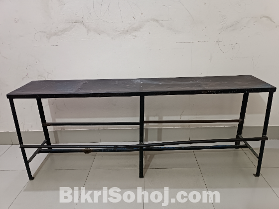 লোহার বেঞ্চ